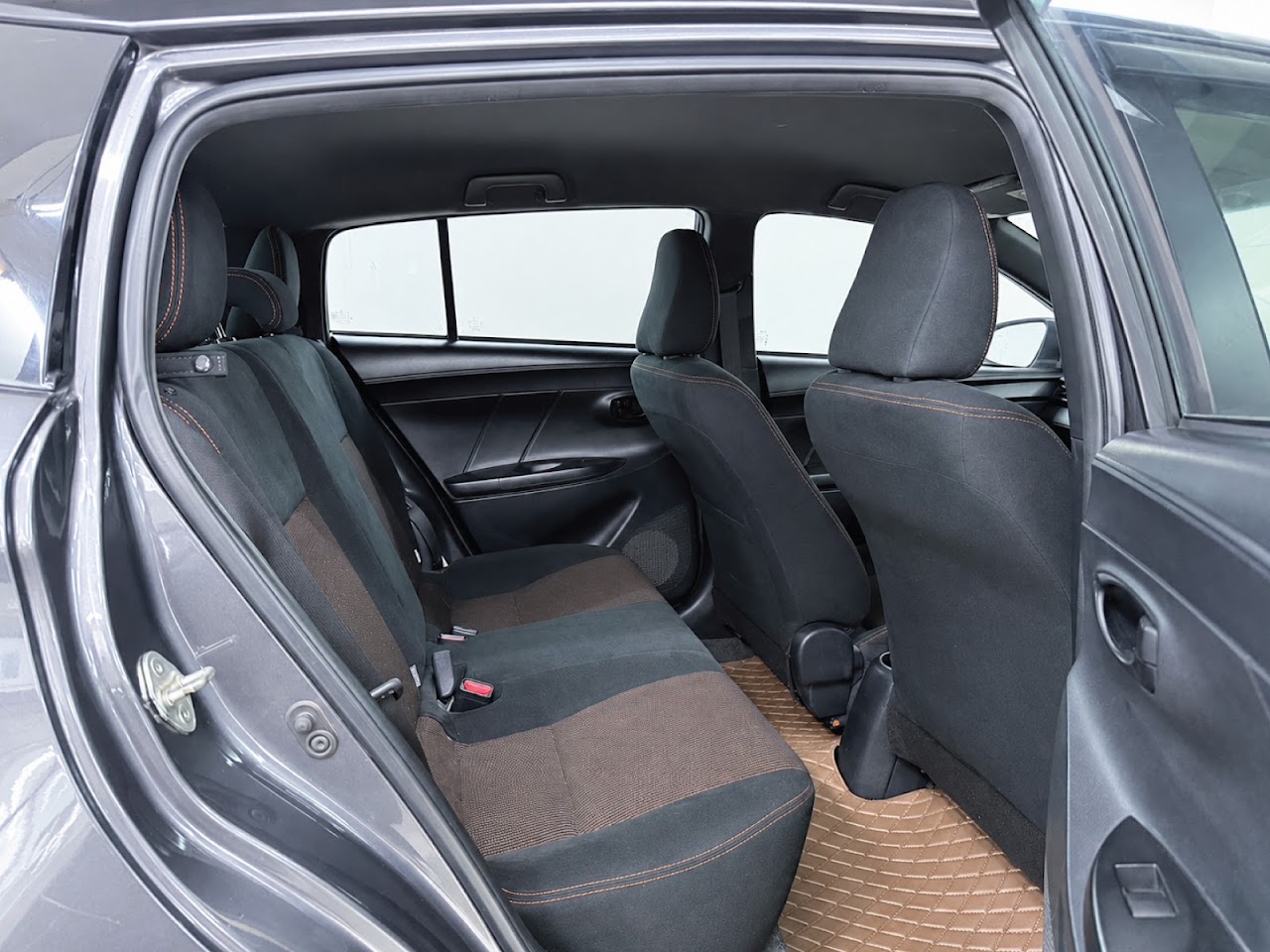 2015 Toyota Yaris 1.2J รูปที่ 8