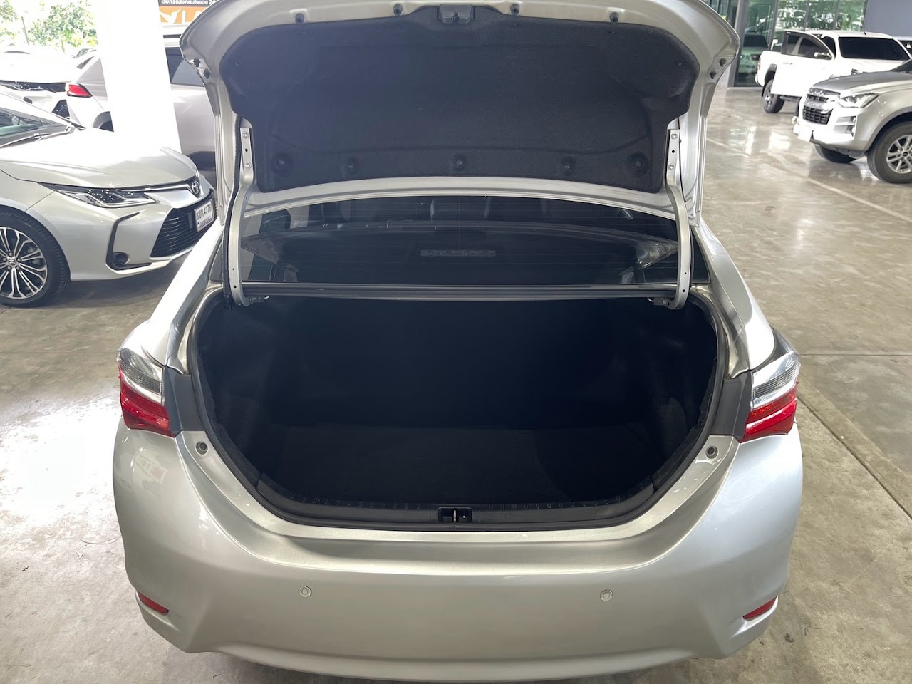 2019 Toyota Altis 1.8E รูปที่ 9