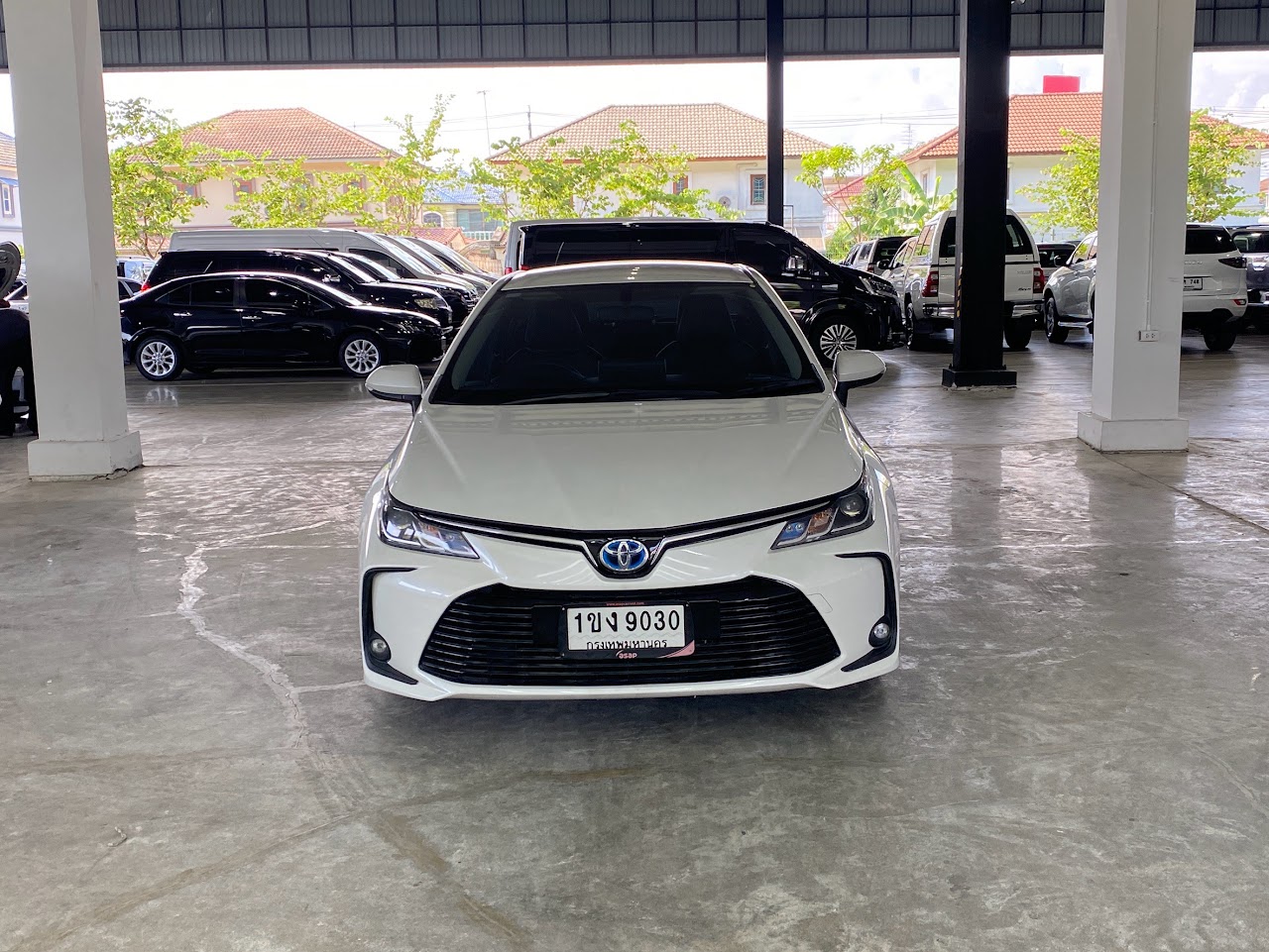 2020 Toyota Altis 1.8Hybrid Entry มือสอง สีขาว รูปที่ 2