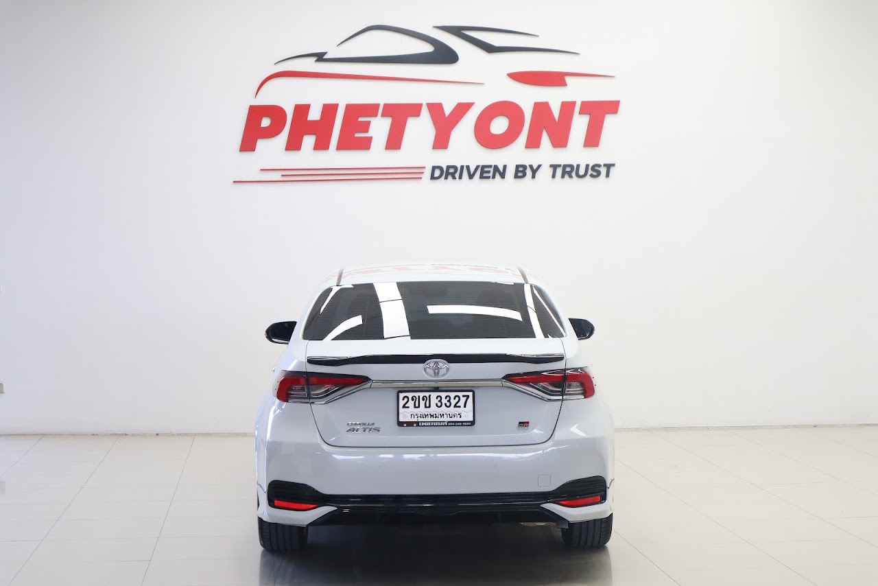 2021 Toyota Altis 1.8GR Sport มือสอง สีขาว รูปที่ 3