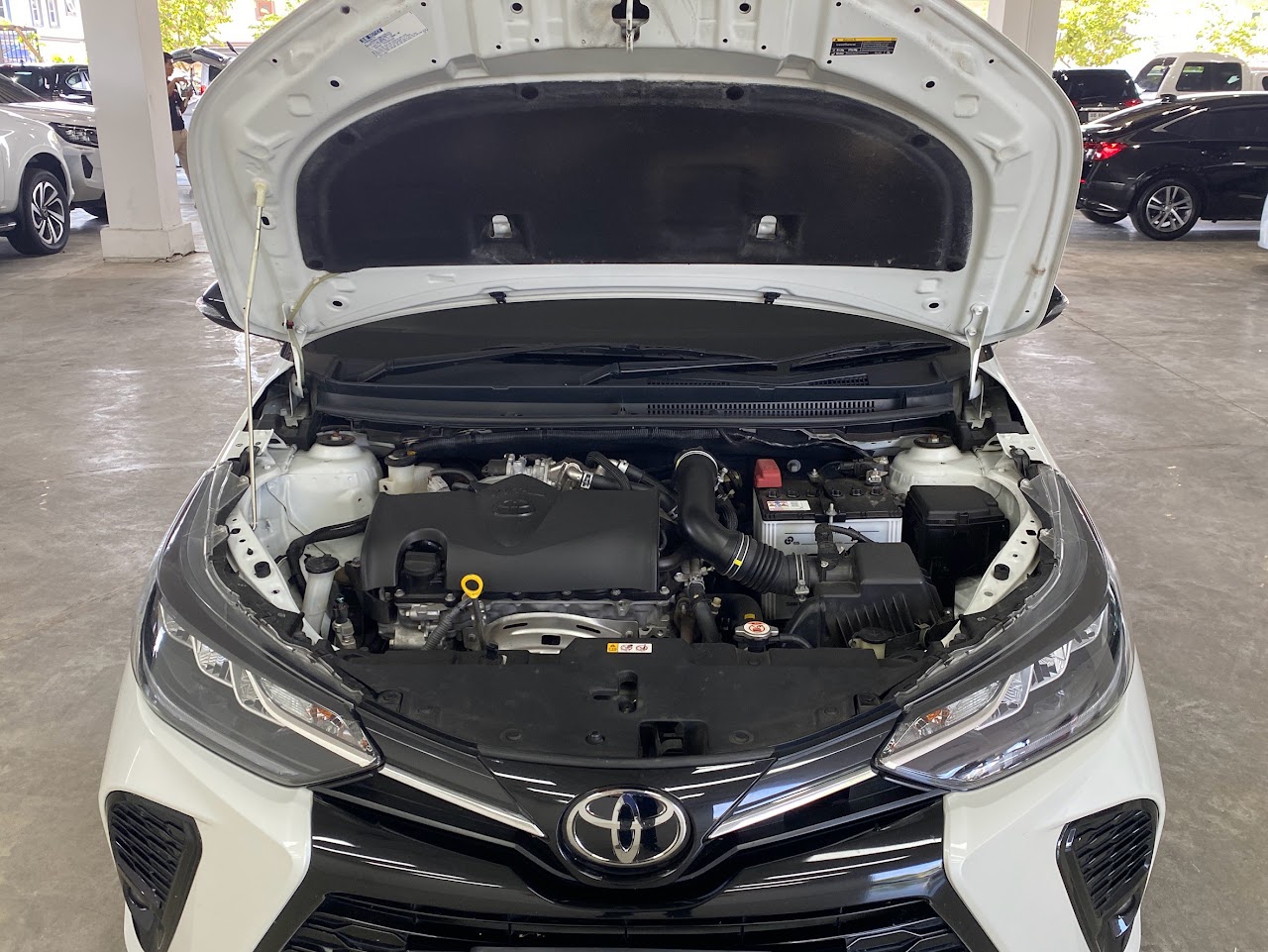 2022 Toyota Yaris 1.2Sport Premium Black roof รูปที่ 12