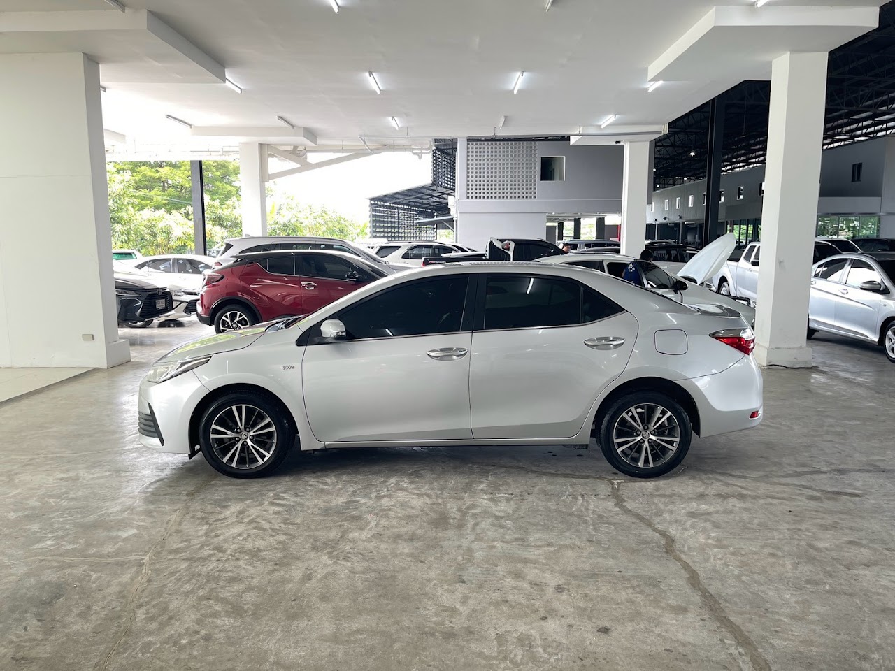 2017 Toyota Altis 1.8E รูปที่ 5