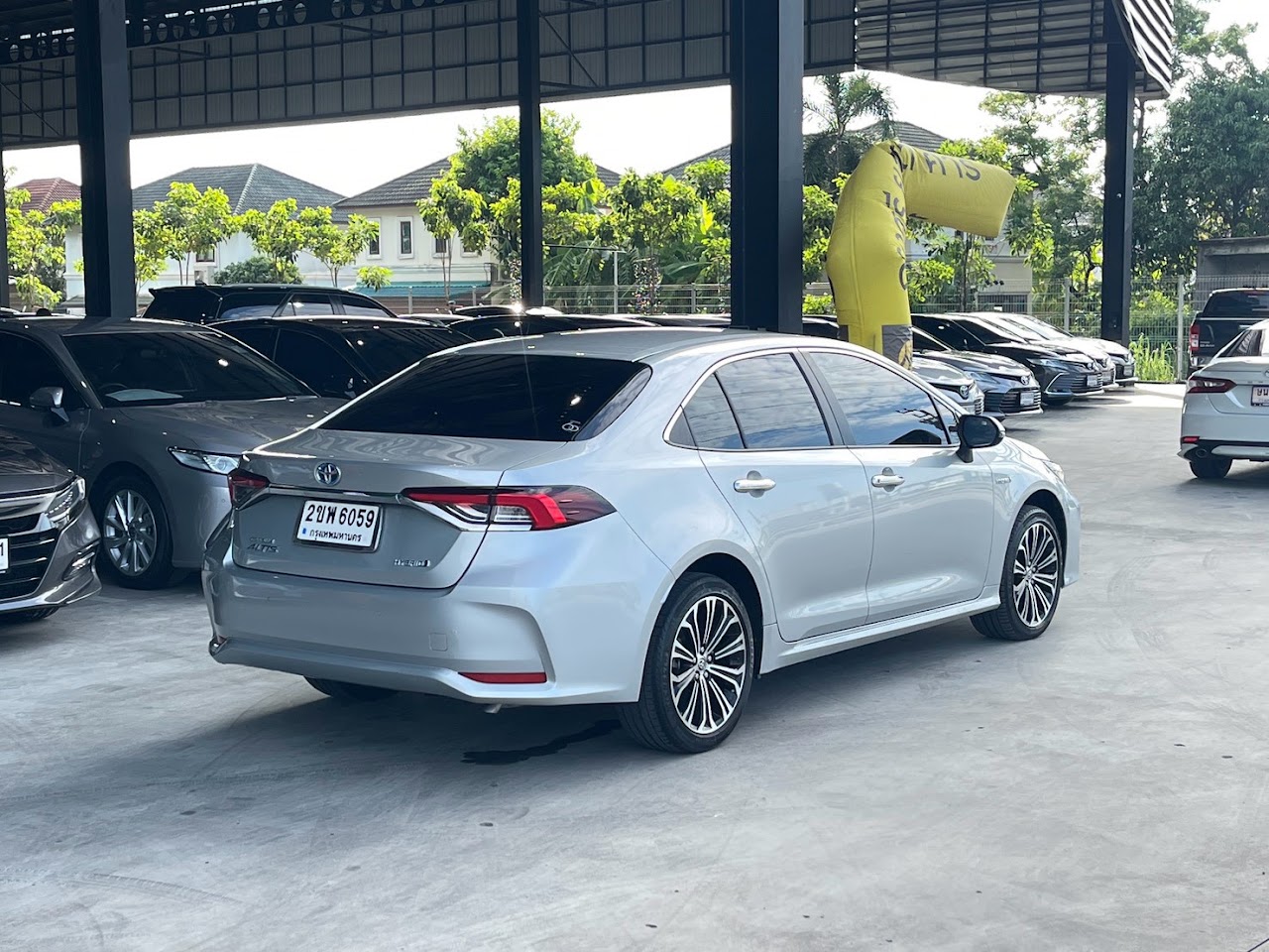 2022 Toyota Altis 1.8Hybrid Premium มือสอง สีบรอนซ์เงิน รูปที่ 6