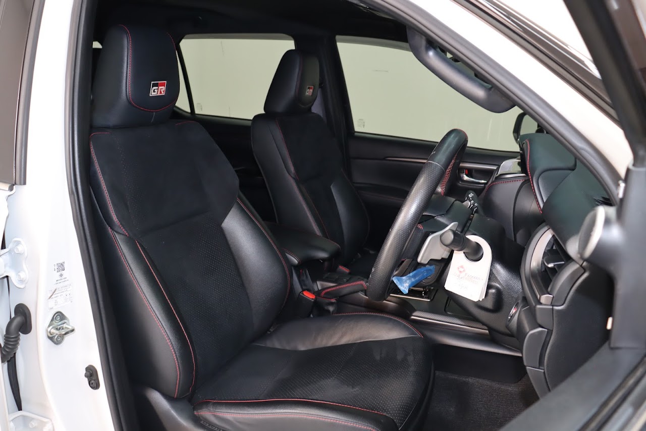 2023 Toyota Fortuner 2.8GR Sport 4WD Black-Top รูปที่ 10