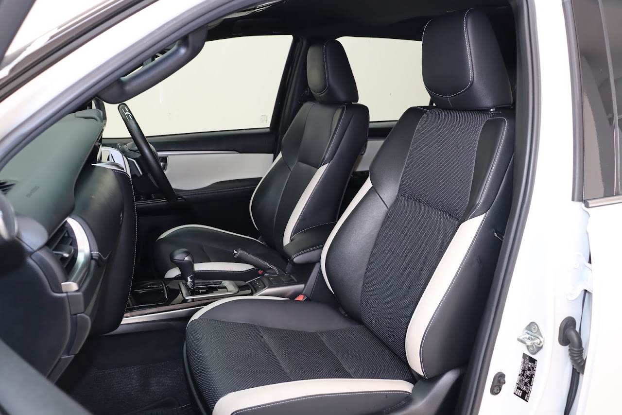 2022 Toyota Fortuner 2.8Legender 4WD Black-Top รูปที่ 3