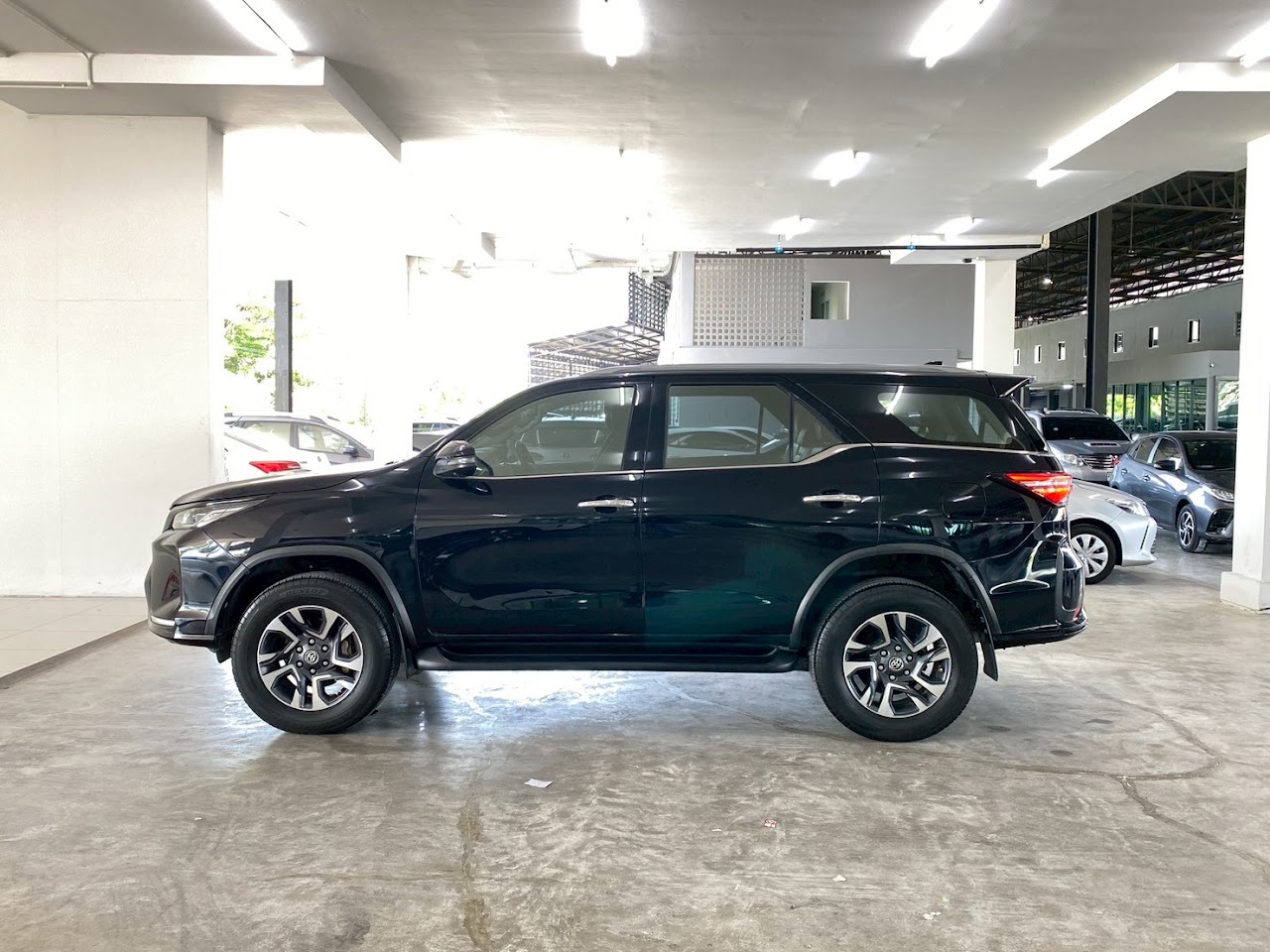 2023 Toyota Fortuner 2.4Leader V 2WD รูปที่ 4