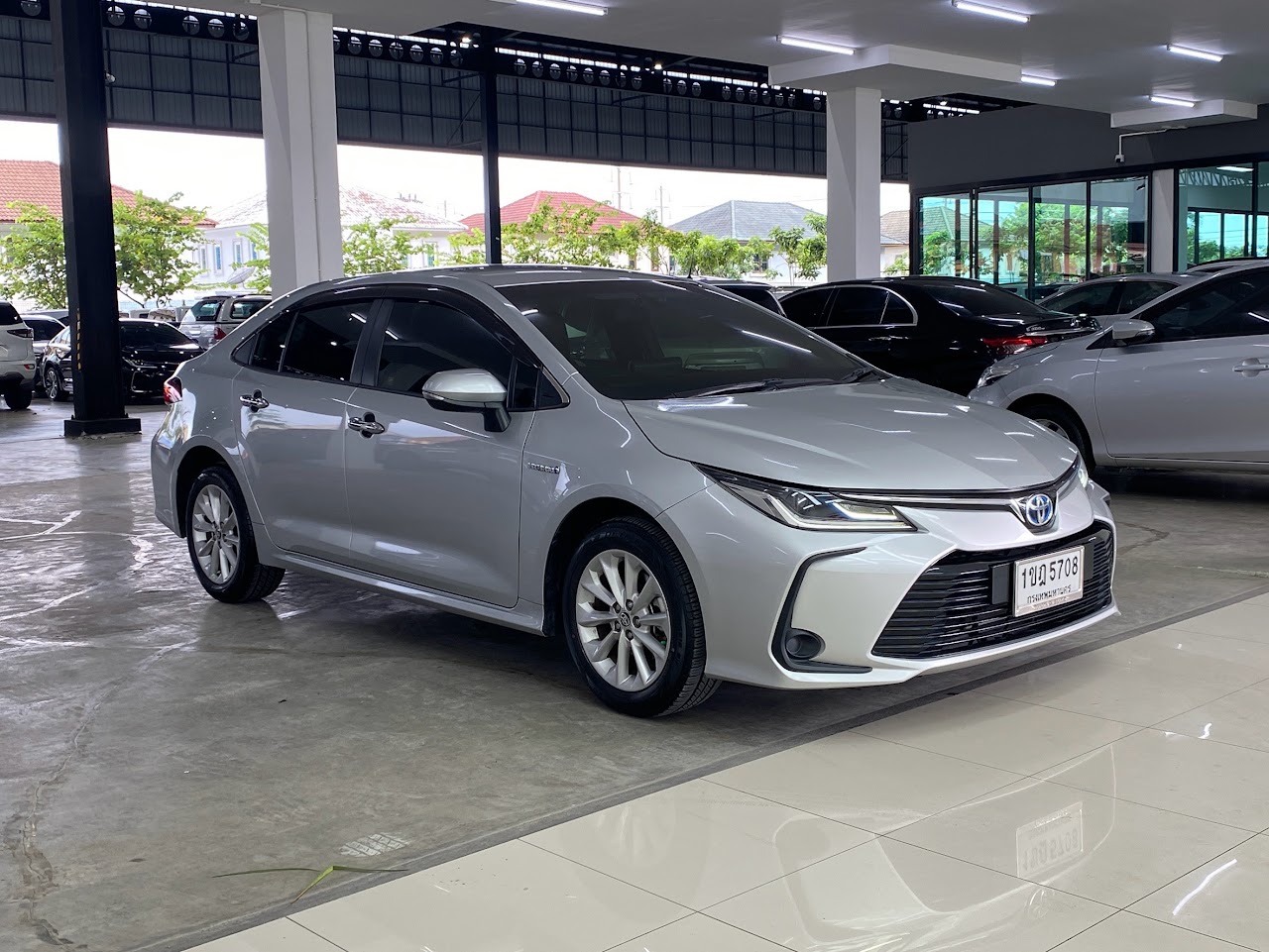 2020 Toyota Altis 1.8Hybrid MID มือสอง สีบรอนซ์เงิน รูปที่ 6