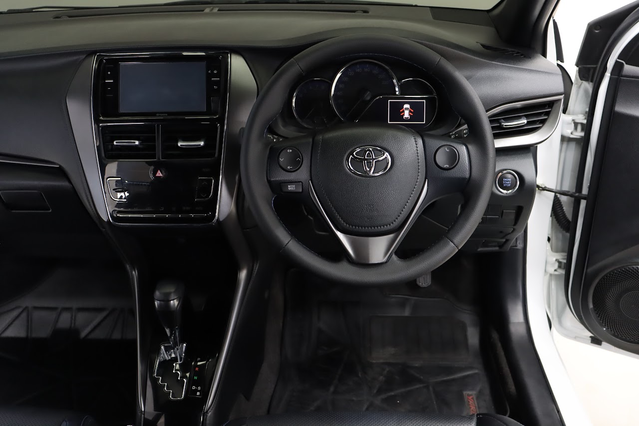2021 Toyota Yaris 1.2Sport Premium Black roof รูปที่ 5