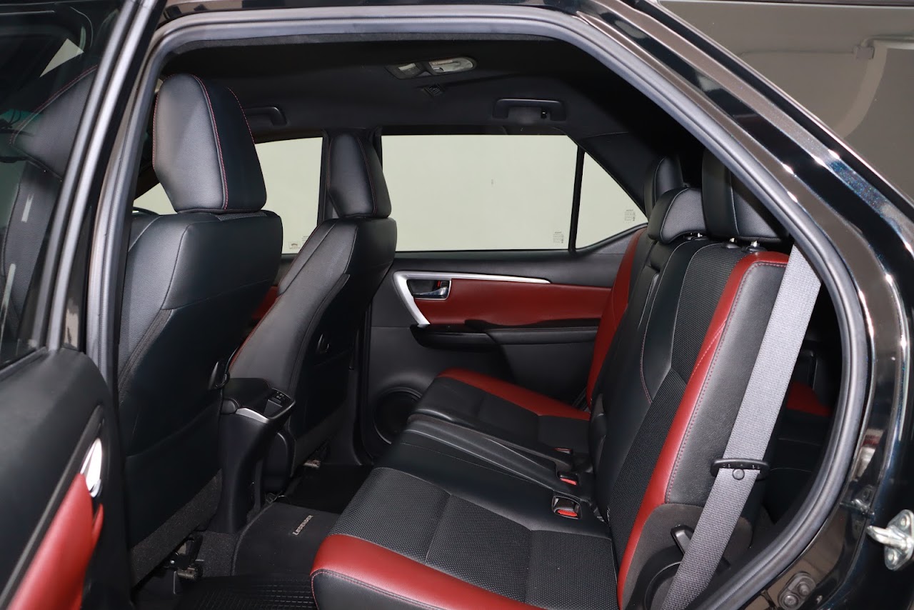 2021 Toyota Fortuner 2.4Legender 2WD รูปที่ 4