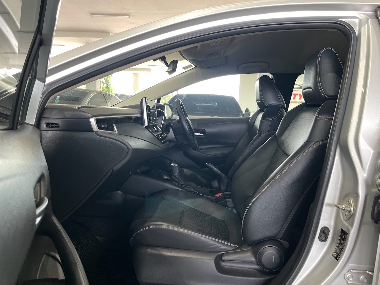 2020 Toyota Altis 1.6G มือสอง สีบรอนซ์เงิน รูปที่ 15
