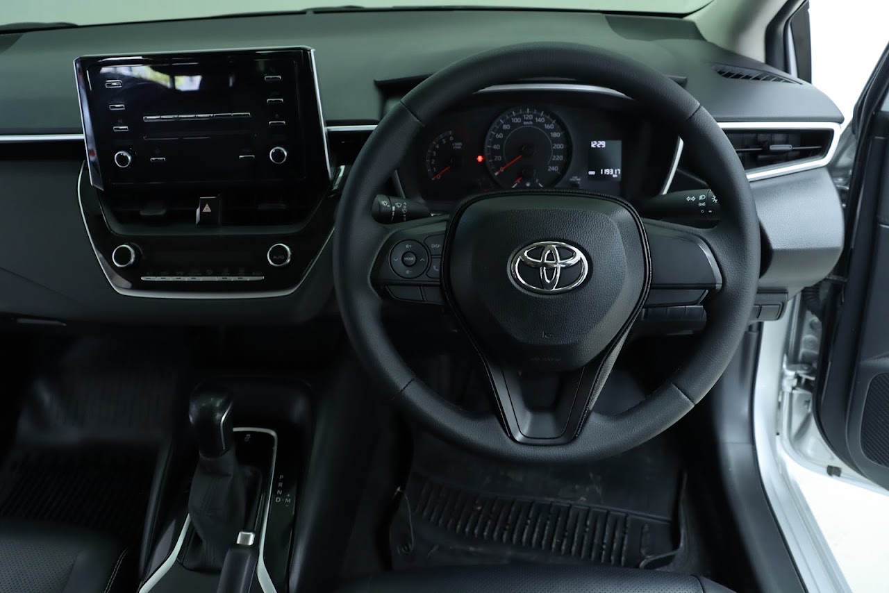 2021 Toyota Altis 1.6G มือสอง สีบรอนซ์เงิน รูปที่ 6