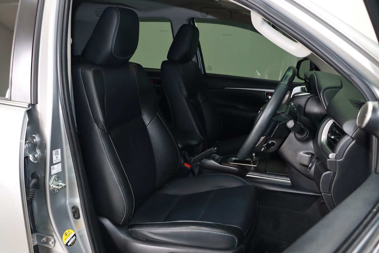 2022 Toyota Fortuner 2.4V 2WD MNC รูปที่ 10