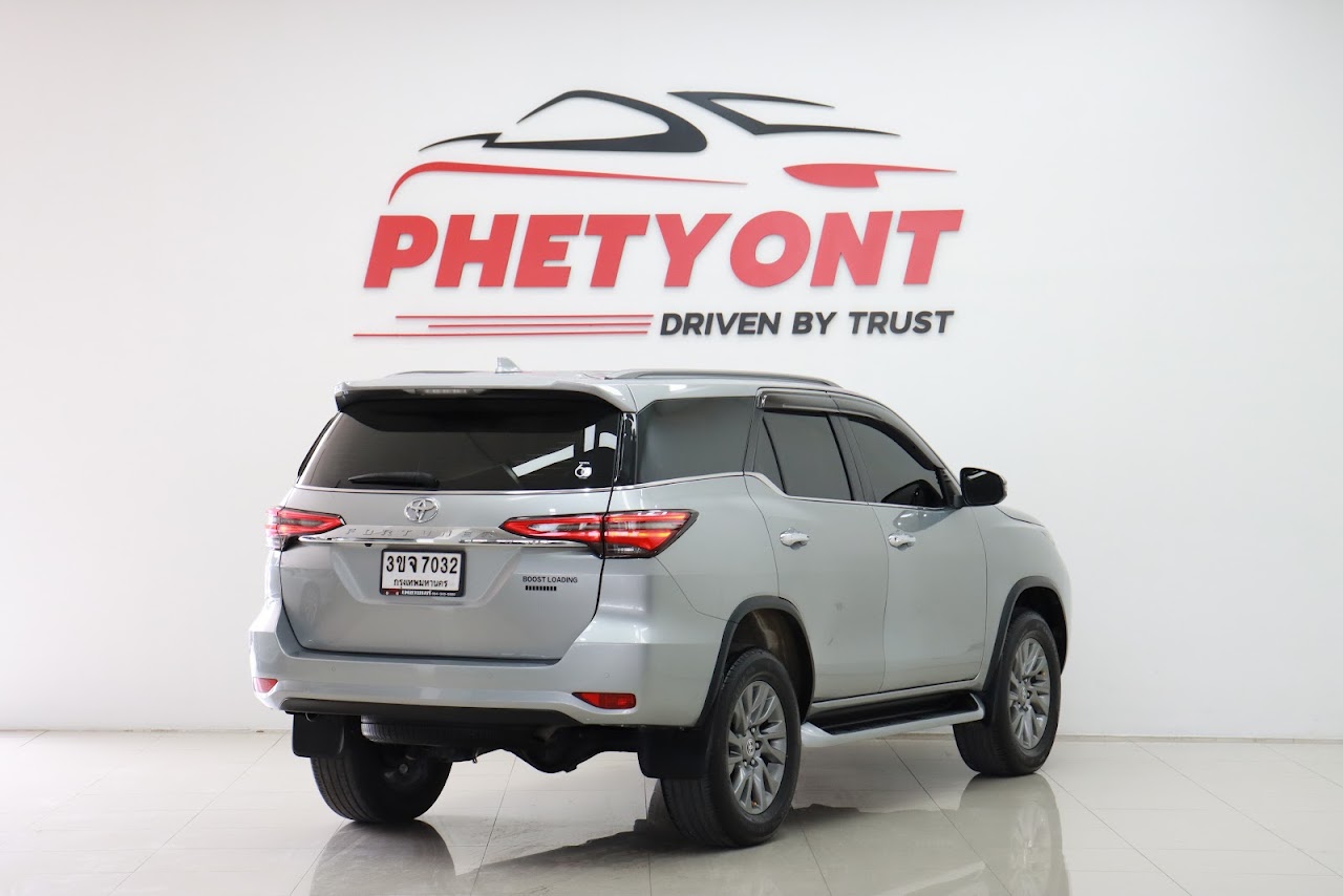 2022 Toyota Fortuner 2.4V 2WD MNC รูปที่ 7