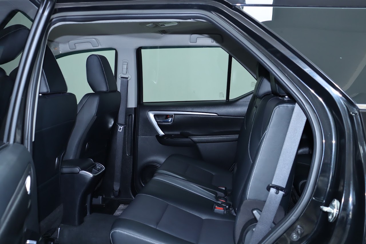 2022 Toyota Fortuner 2.4 Leader V 2WD รูปที่ 4