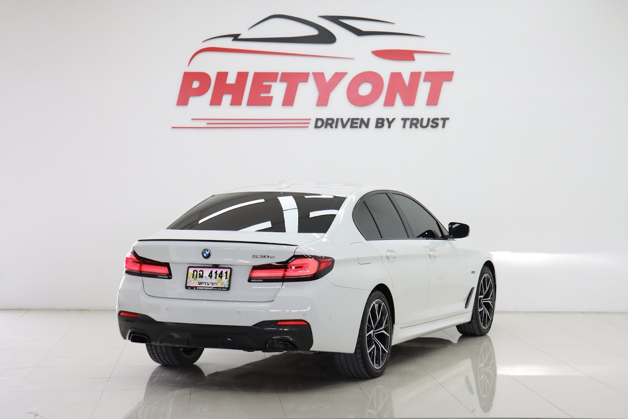 2023 BMW 5 Series 530e M SPORT มือสอง สีขาว รูปที่ 9