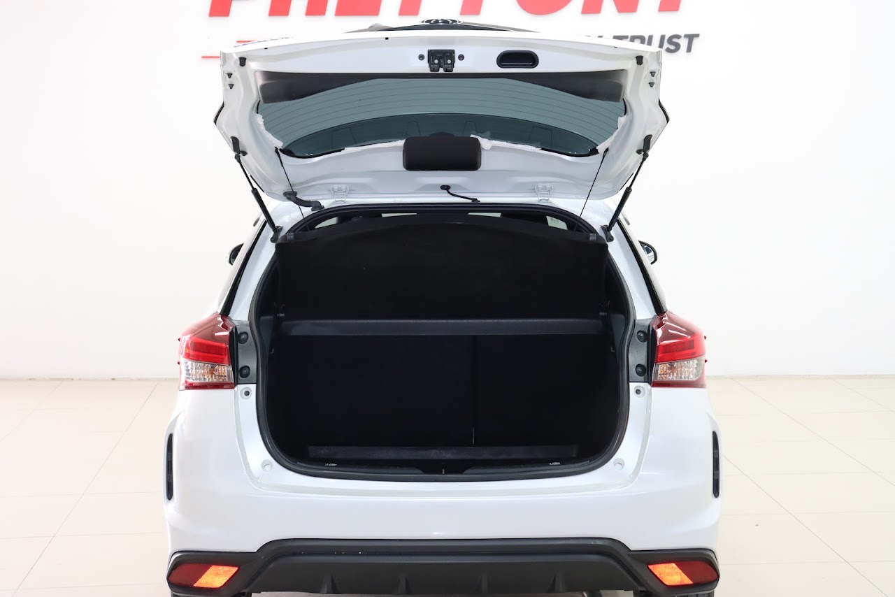 2023 Toyota Yaris 1.2Smart มือสอง สีขาว รูปที่ 2