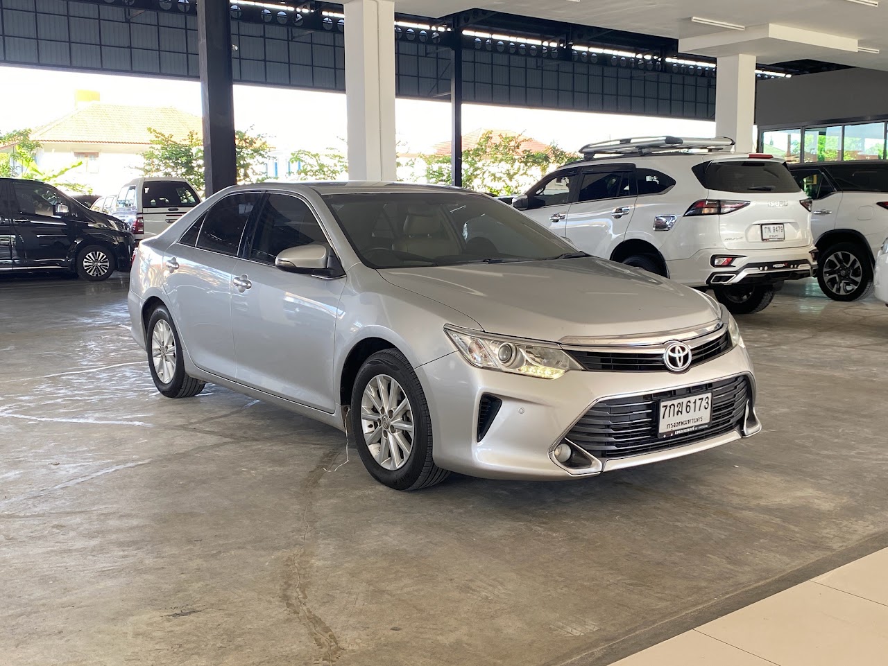 2017 Toyota Camry 2.0G รูปที่ 4