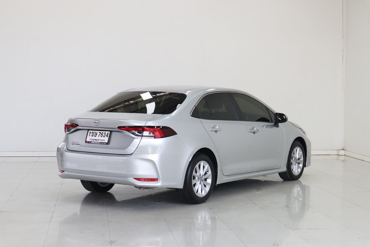 2020 Toyota Altis 1.6G มือสอง สีบรอนซ์เงิน รูปที่ 4