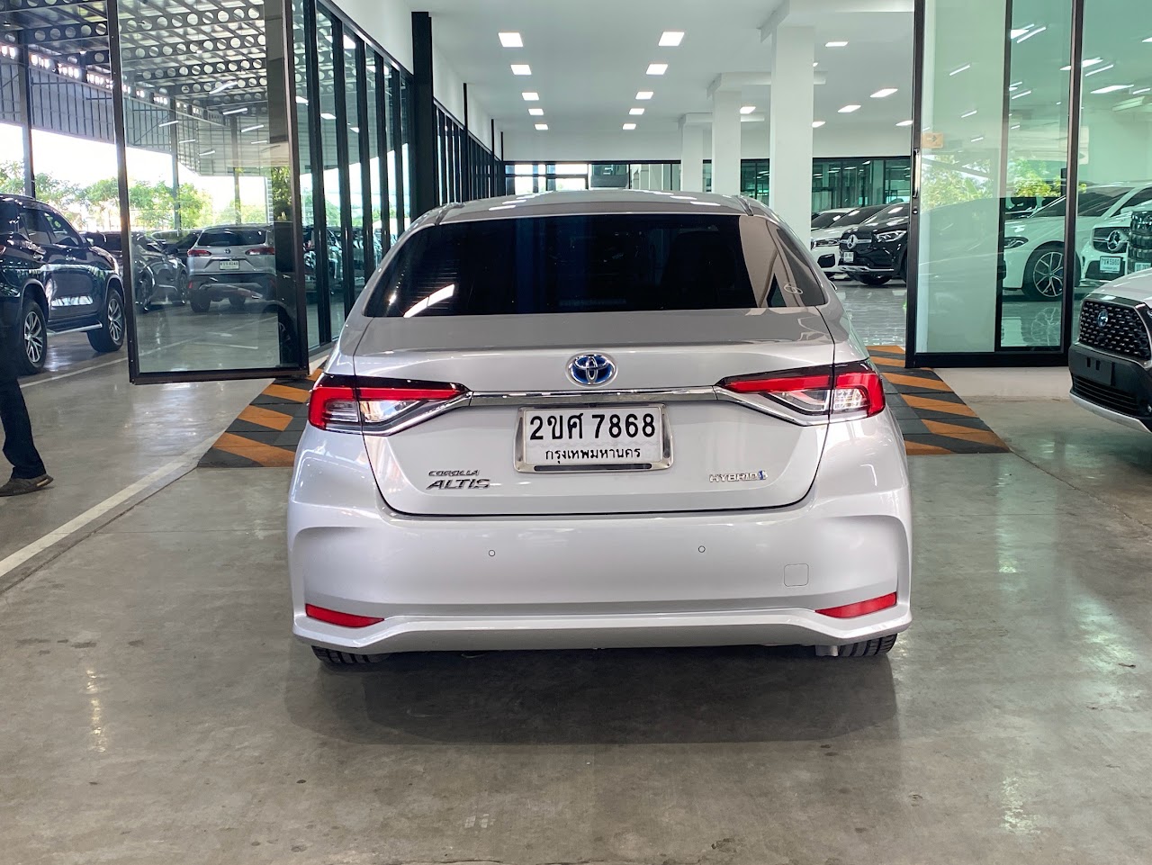2022 Toyota Altis 1.8Hybrid Premium มือสอง สีบรอนซ์เงิน รูปที่ 8