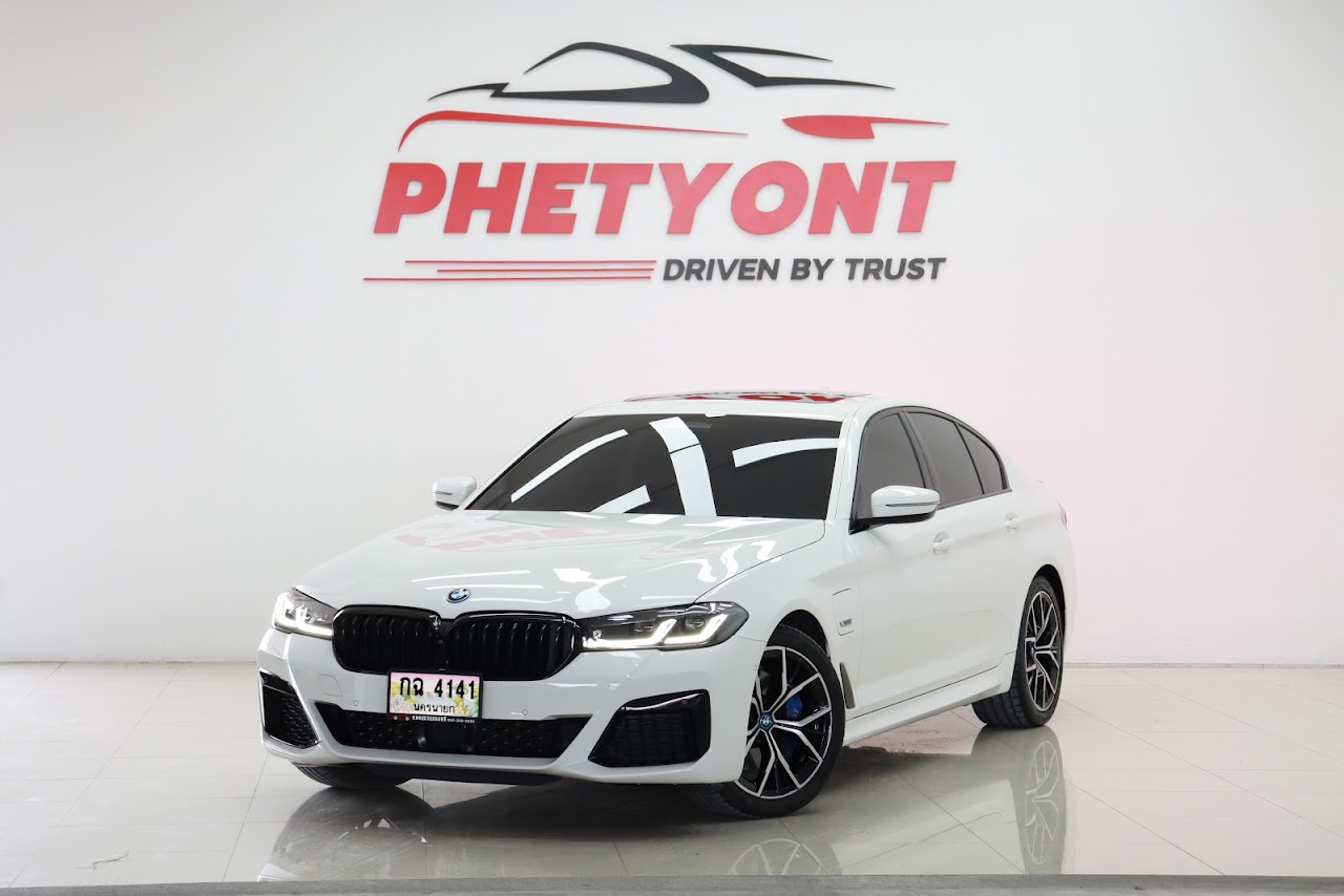 2023 BMW 5 Series 530e M SPORT มือสอง สีขาว รูปที่ 13