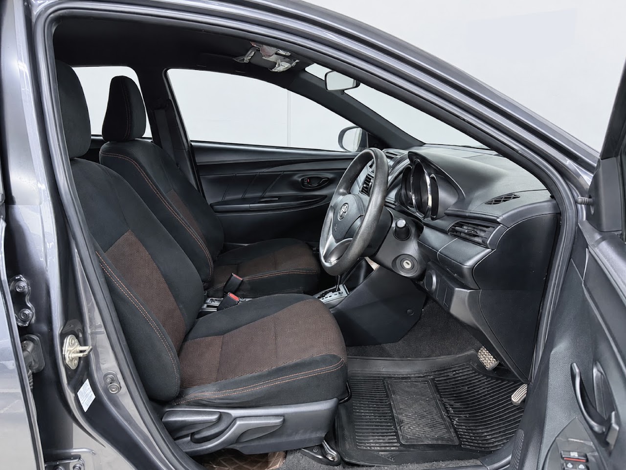 2015 Toyota Yaris 1.2J รูปที่ 7