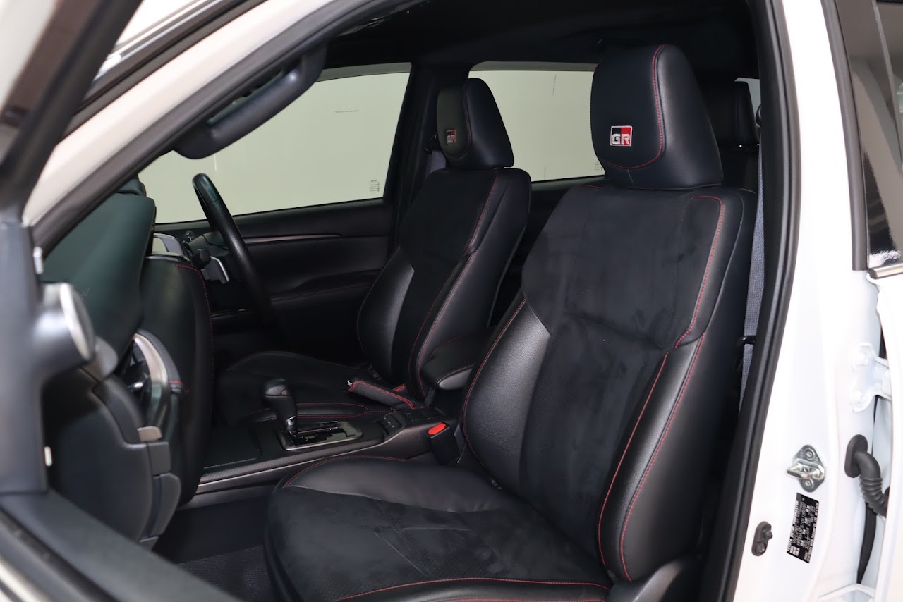 2023 Toyota Fortuner 2.8GR Sport 4WD Black-Top รูปที่ 3