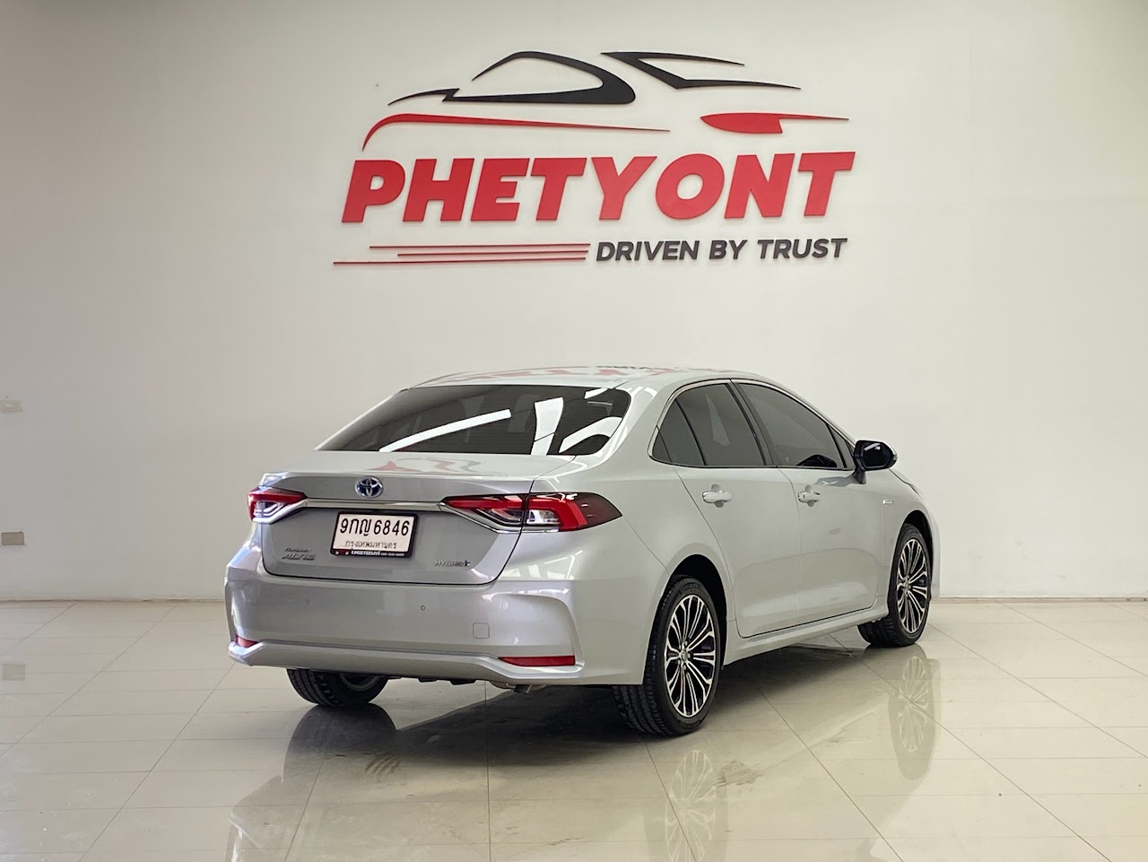 2019 Toyota Altis 1.8Hybrid High มือสอง สีบรอนซ์เงิน รูปที่ 4
