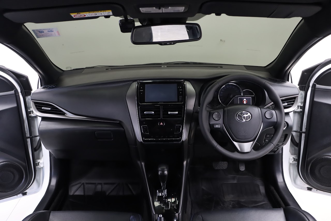 2021 Toyota Yaris 1.2Sport Premium Black roof รูปที่ 6