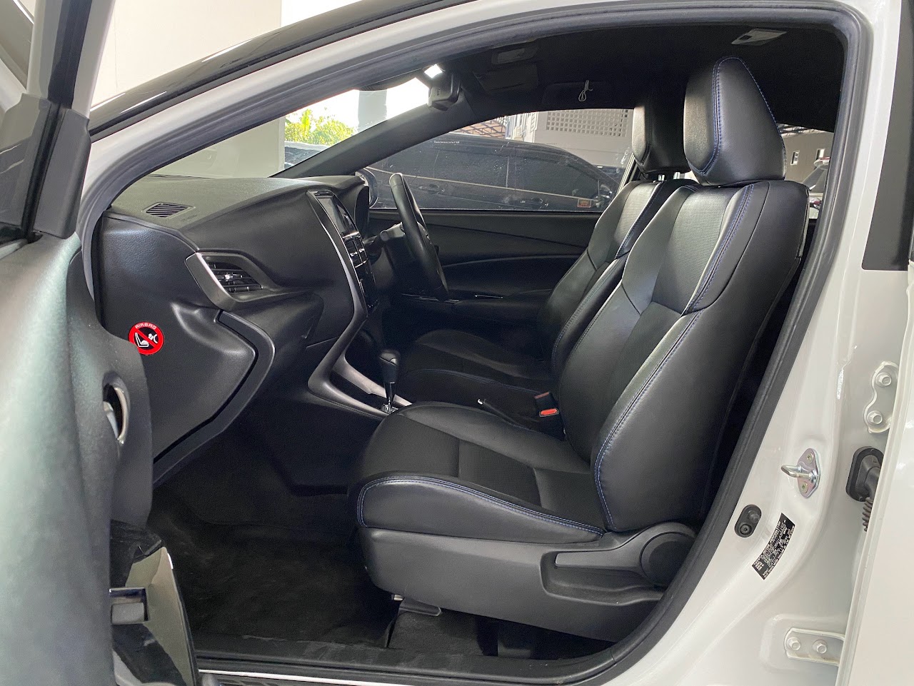 2022 Toyota Yaris 1.2Sport Premium Black roof รูปที่ 15