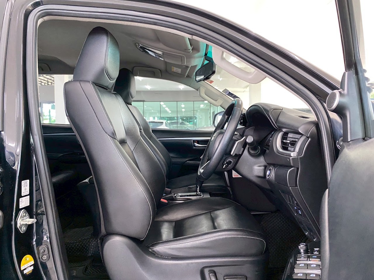 2023 Toyota Fortuner 2.4Leader V 2WD รูปที่ 12