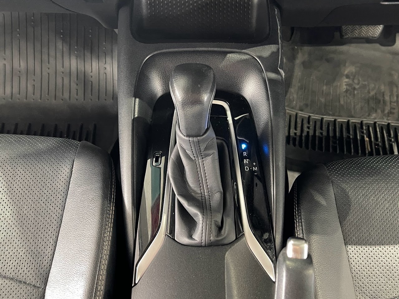 2020 Toyota Altis 1.6G มือสอง สีบรอนซ์เงิน รูปที่ 18