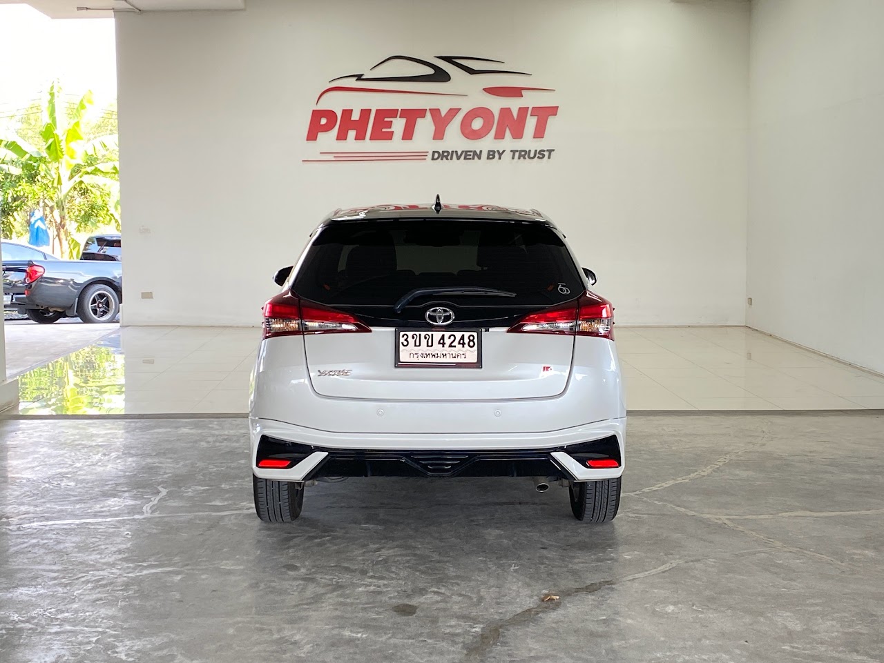 2022 Toyota Yaris 1.2Sport Premium Black roof รูปที่ 8
