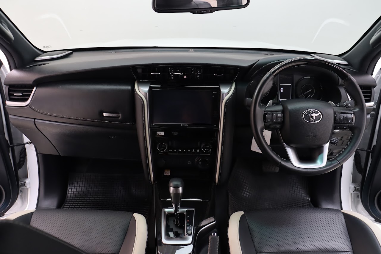 2022 Toyota Fortuner 2.8Legender 4WD Black-Top รูปที่ 6
