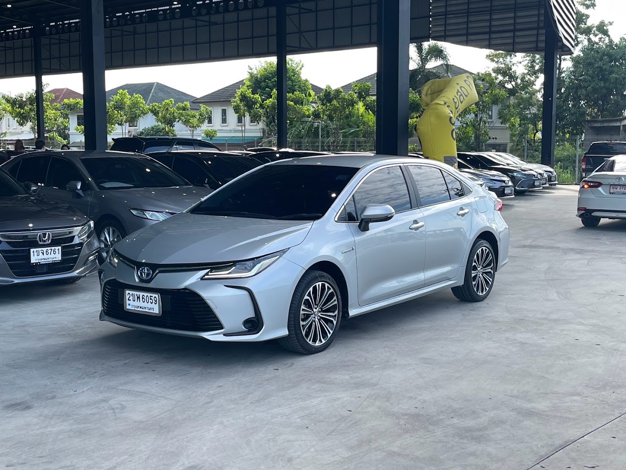 2022 Toyota Altis 1.8Hybrid Premium มือสอง สีบรอนซ์เงิน รูปที่ 3