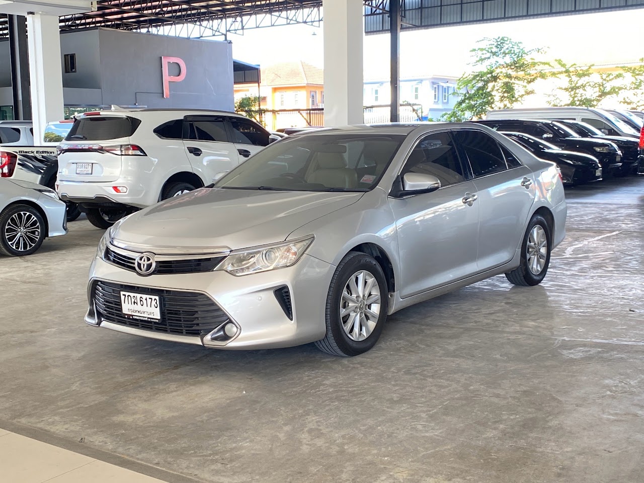 2017 Toyota Camry 2.0G รูปที่ 2