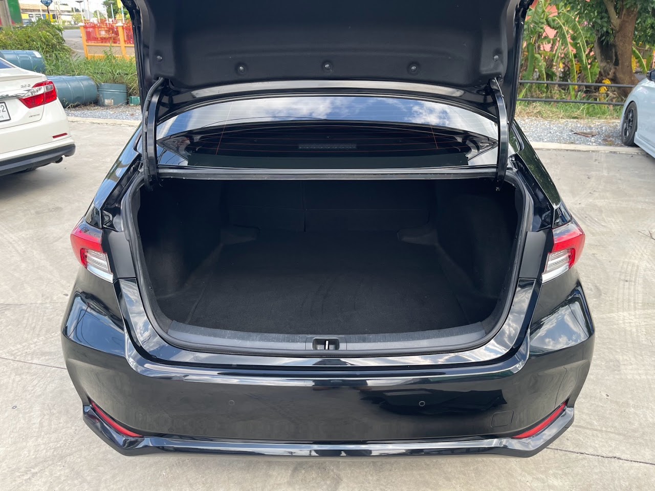 2022 Toyota Altis 1.8Hybrid Premium มือสอง สีดำ รูปที่ 9