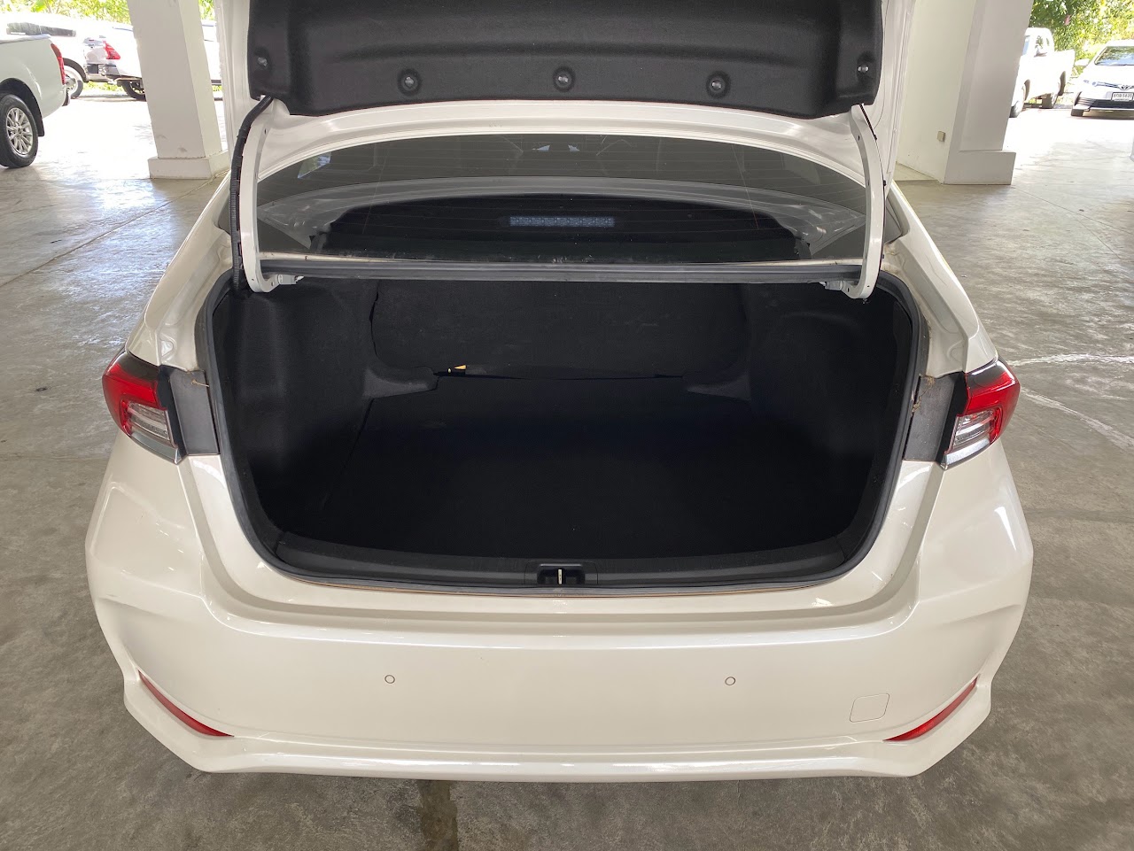 2020 Toyota Altis 1.8Hybrid Entry มือสอง สีขาว รูปที่ 9