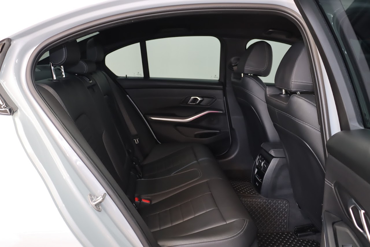 2025 BMW 320d 320d M Sport รูปที่ 12