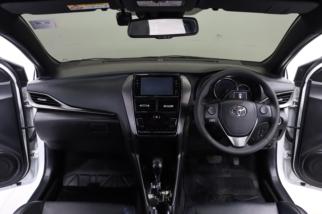 2021 Toyota Yaris 1.2Sport Premium Black roof รูปที่ 7