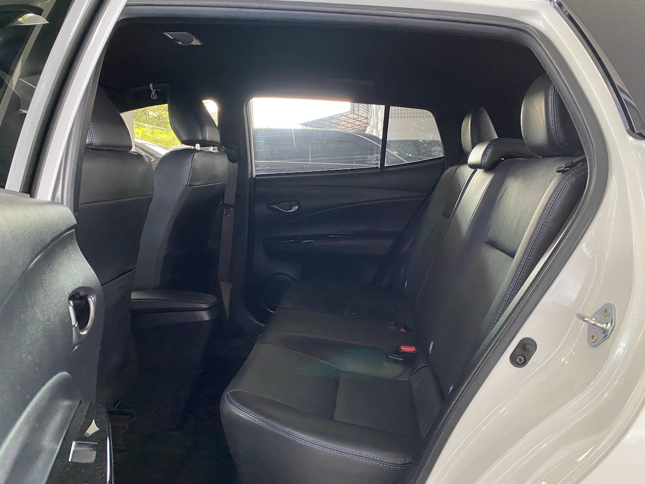 2022 Toyota Yaris 1.2Sport Premium Black roof รูปที่ 16