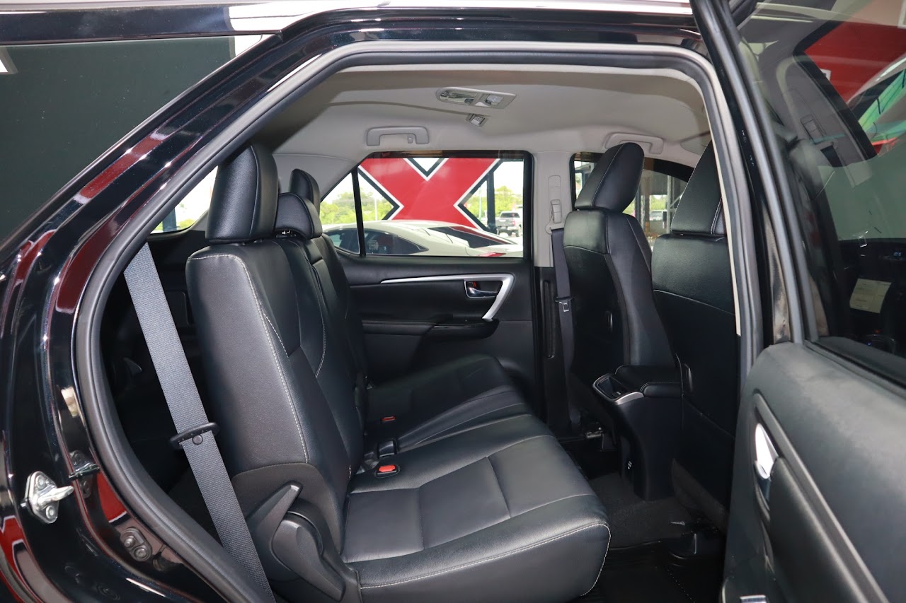 2022 Toyota Fortuner Leader 2.4V 2WD รูปที่ 8