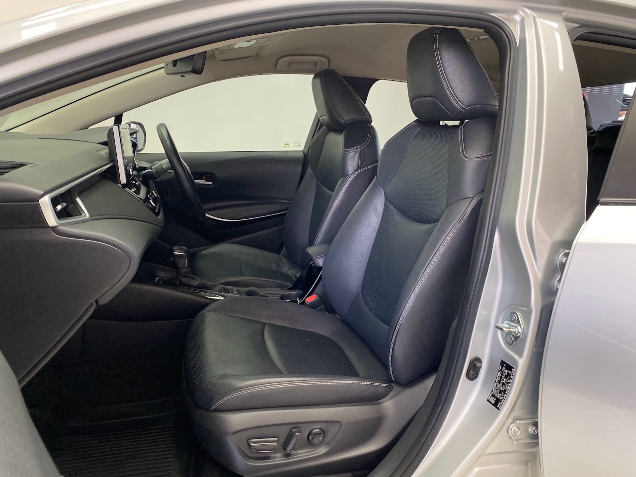 2019 Toyota Altis 1.8Hybrid High มือสอง สีบรอนซ์เงิน รูปที่ 8