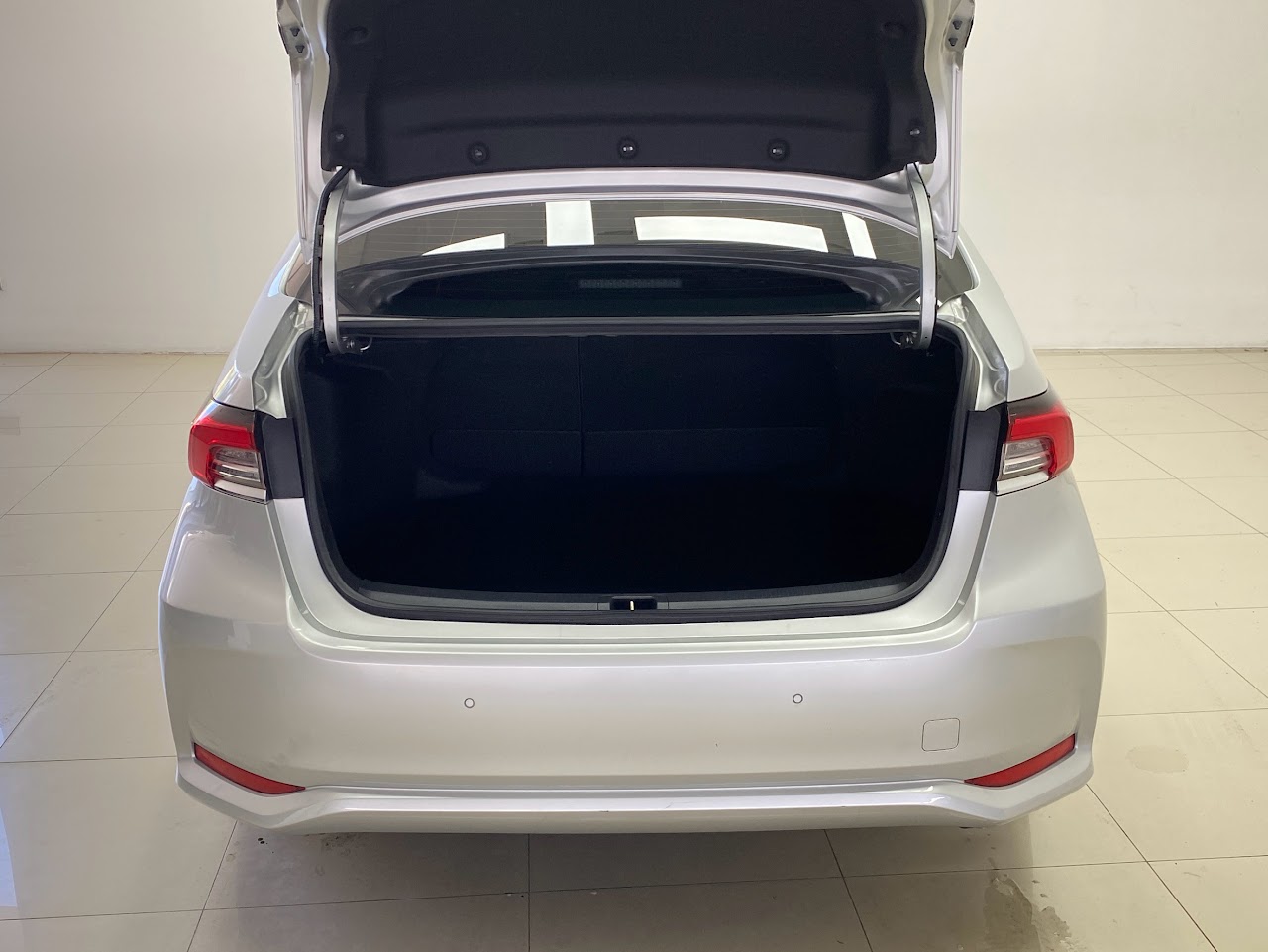 2019 Toyota Altis 1.8Hybrid High มือสอง สีบรอนซ์เงิน รูปที่ 6