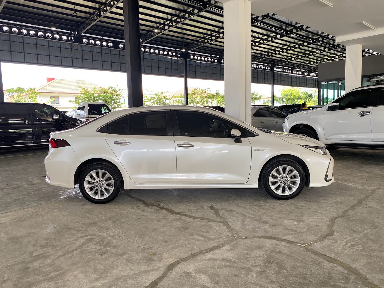 2019 Toyota Altis 1.8Hybrid MID มือสอง สีขาว รูปที่ 6
