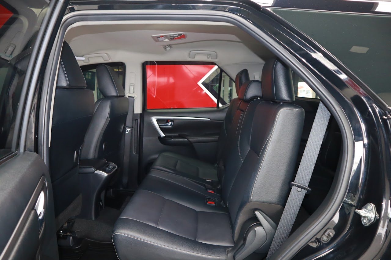 2022 Toyota Fortuner Leader 2.4V 2WD รูปที่ 6