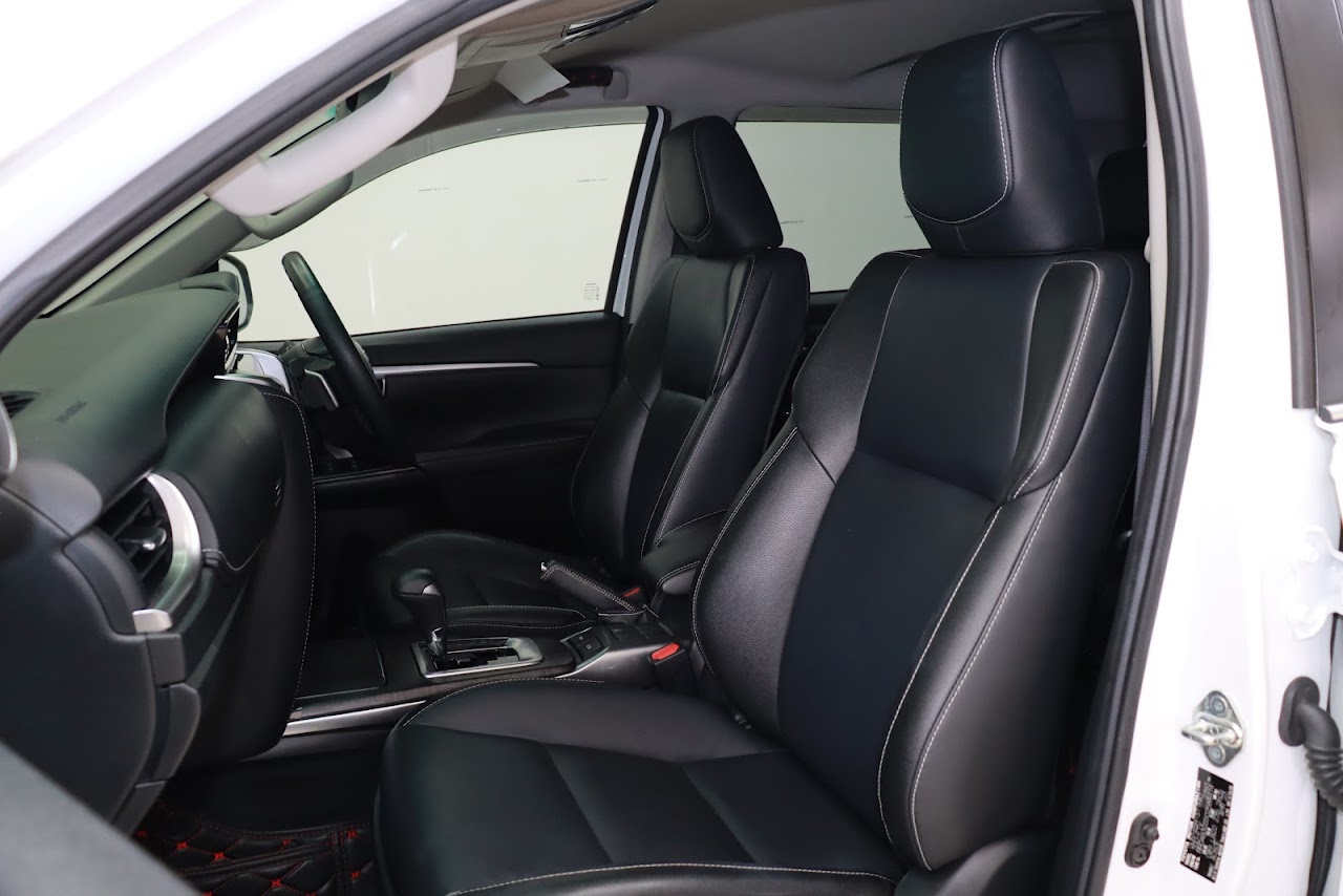 2023 Toyota Fortuner 2.4Leader V 2WD รูปที่ 3