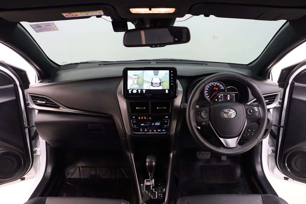 2023 Toyota Yaris 1.2Premium มือสอง สีขาว ดำ รูปที่ 6