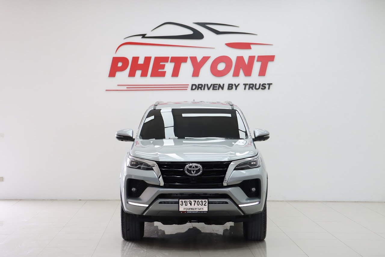2022 Toyota Fortuner 2.4V 2WD MNC รูปที่ 8