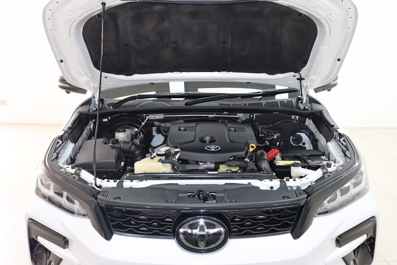 2023 Toyota Fortuner 2.8GR Sport 4WD Black-Top รูปที่ 9