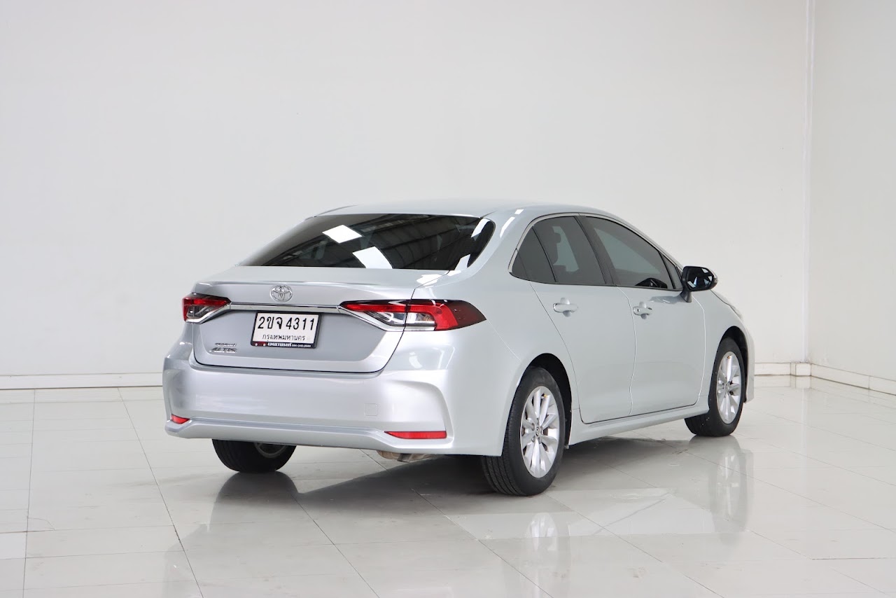 2021 Toyota Altis 1.6G มือสอง สีบรอนซ์เงิน รูปที่ 4